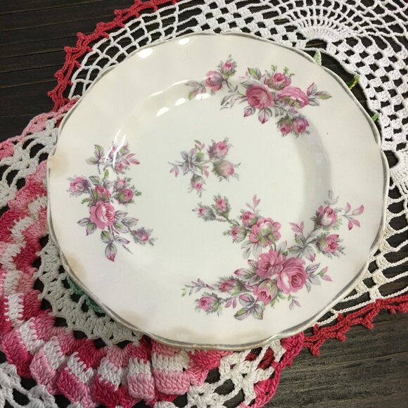 Two Vintage Johnson Bros English Roses Dessert Plates - Picture 2 of 10